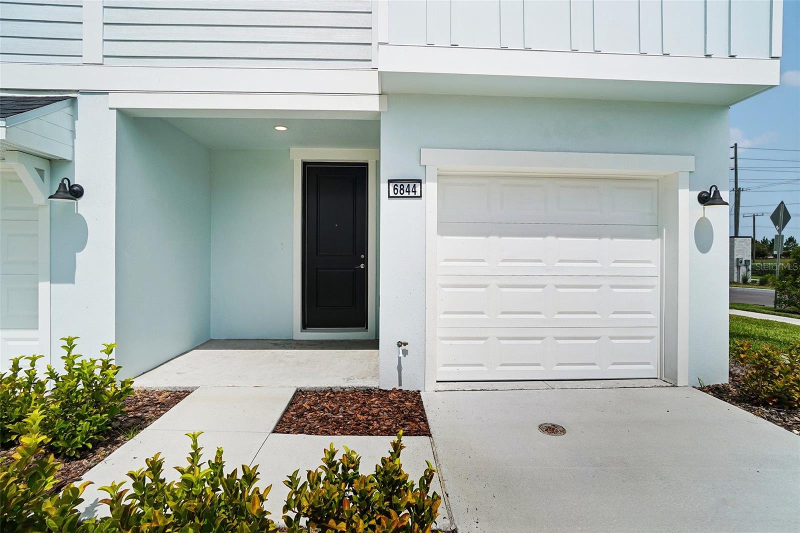 6844 Holcombe Down Dr Property Photo 3