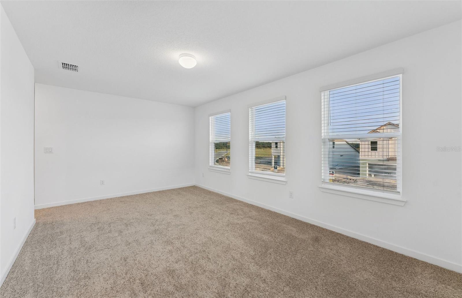 9740 Crescent Moon Dr Property Photo 11