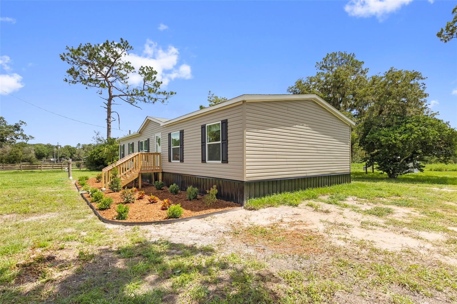 18444 Moorhaven Dr Property Photo 3