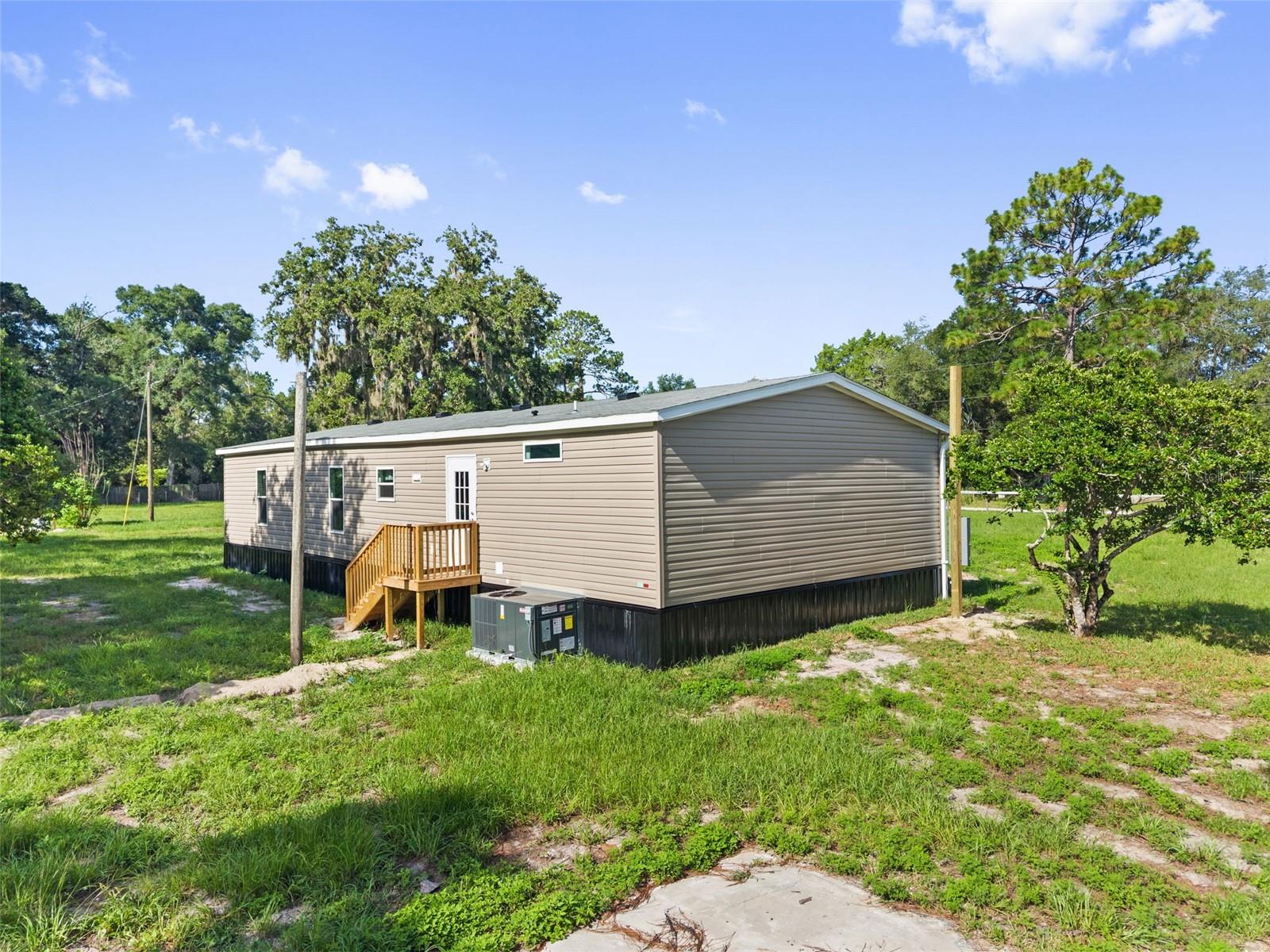 18444 Moorhaven Dr Property Photo 4