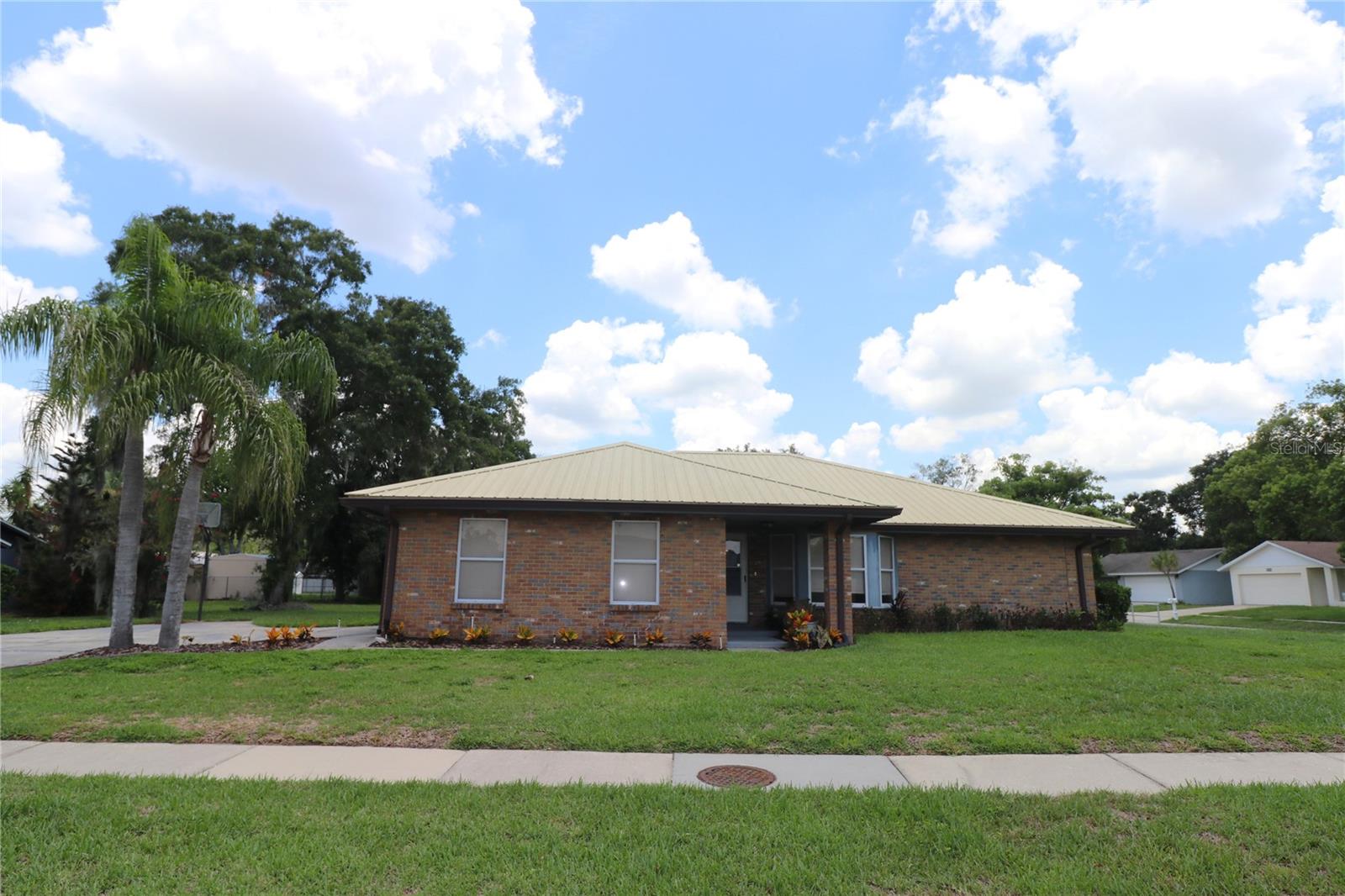 1023 Redbud Cir Property Photo 1