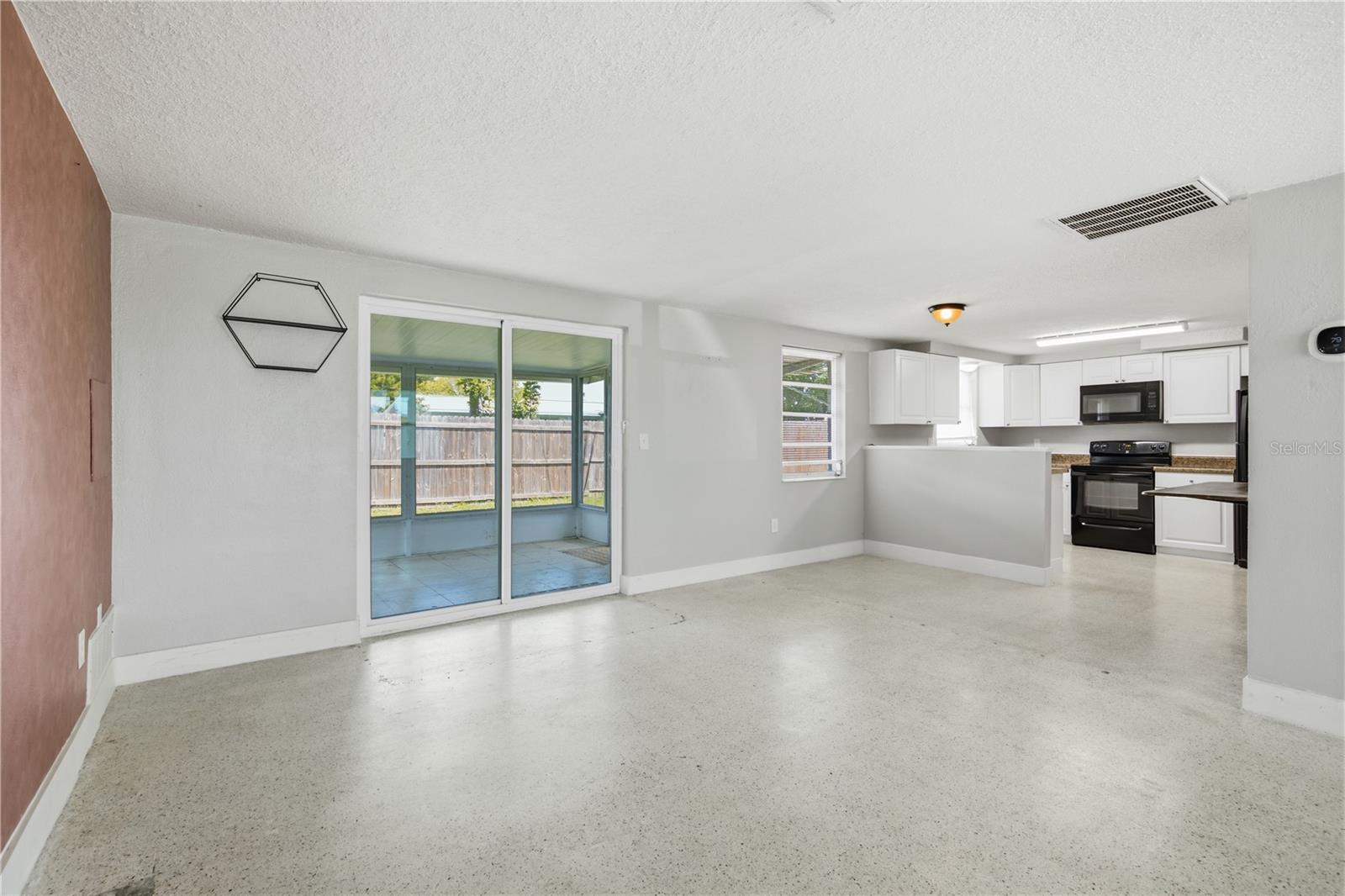 2051 Peggy Dr Property Photo 4
