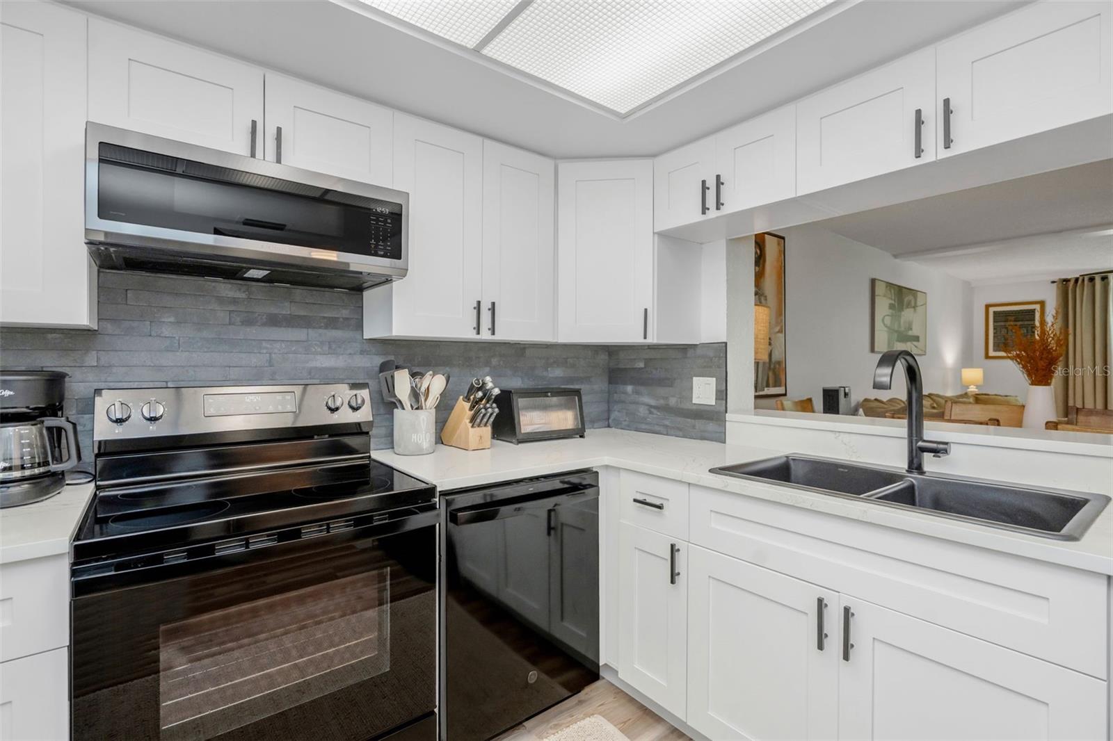 2614 Cove Cay Dr #102 Property Photo 2