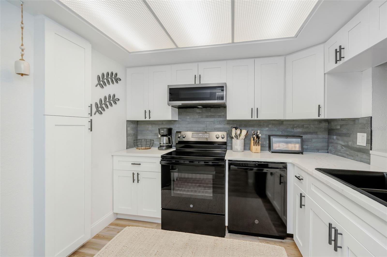 2614 Cove Cay Dr #102 Property Photo 6