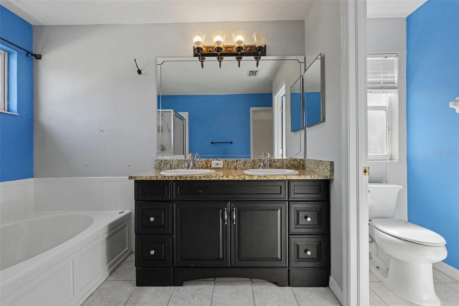 12640 Longcrest Dr Property Photo 23