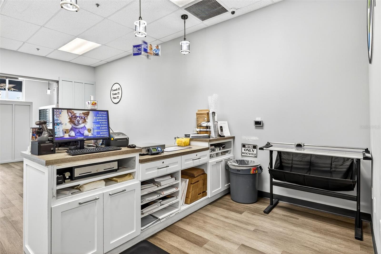2751 E County Line Rd Property Photo 9