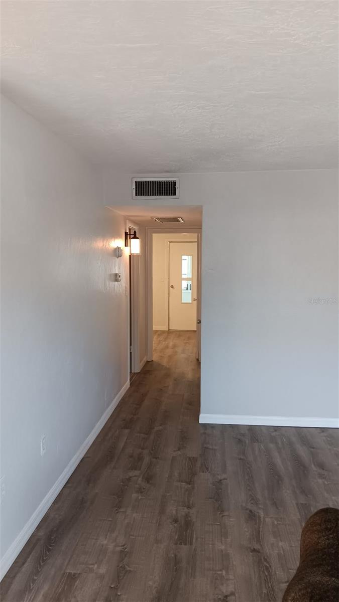 8402 111th St #203 Property Photo 10