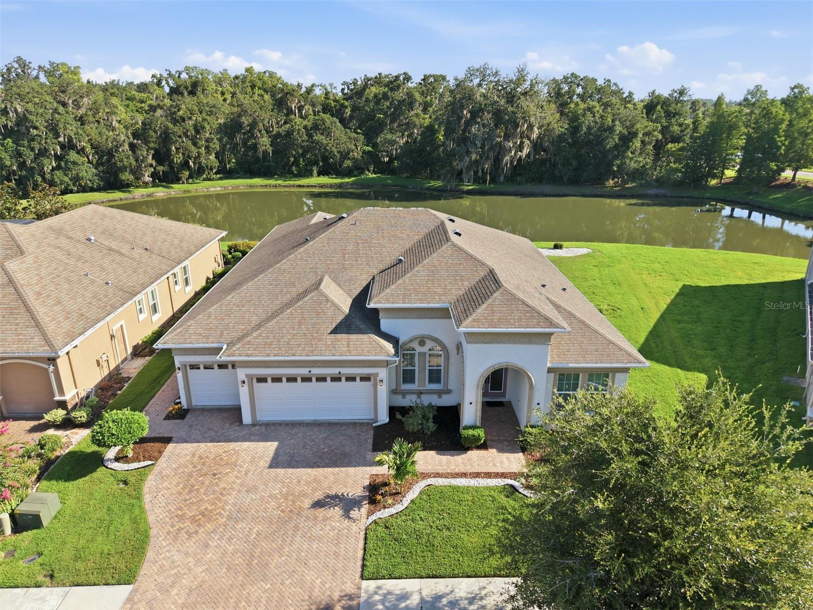 7121 Hatpin Loop Property Photo 1