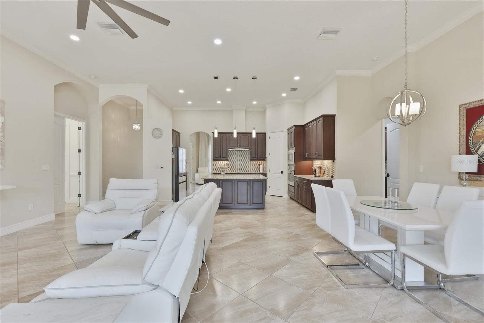 7121 Hatpin Loop Property Photo 7