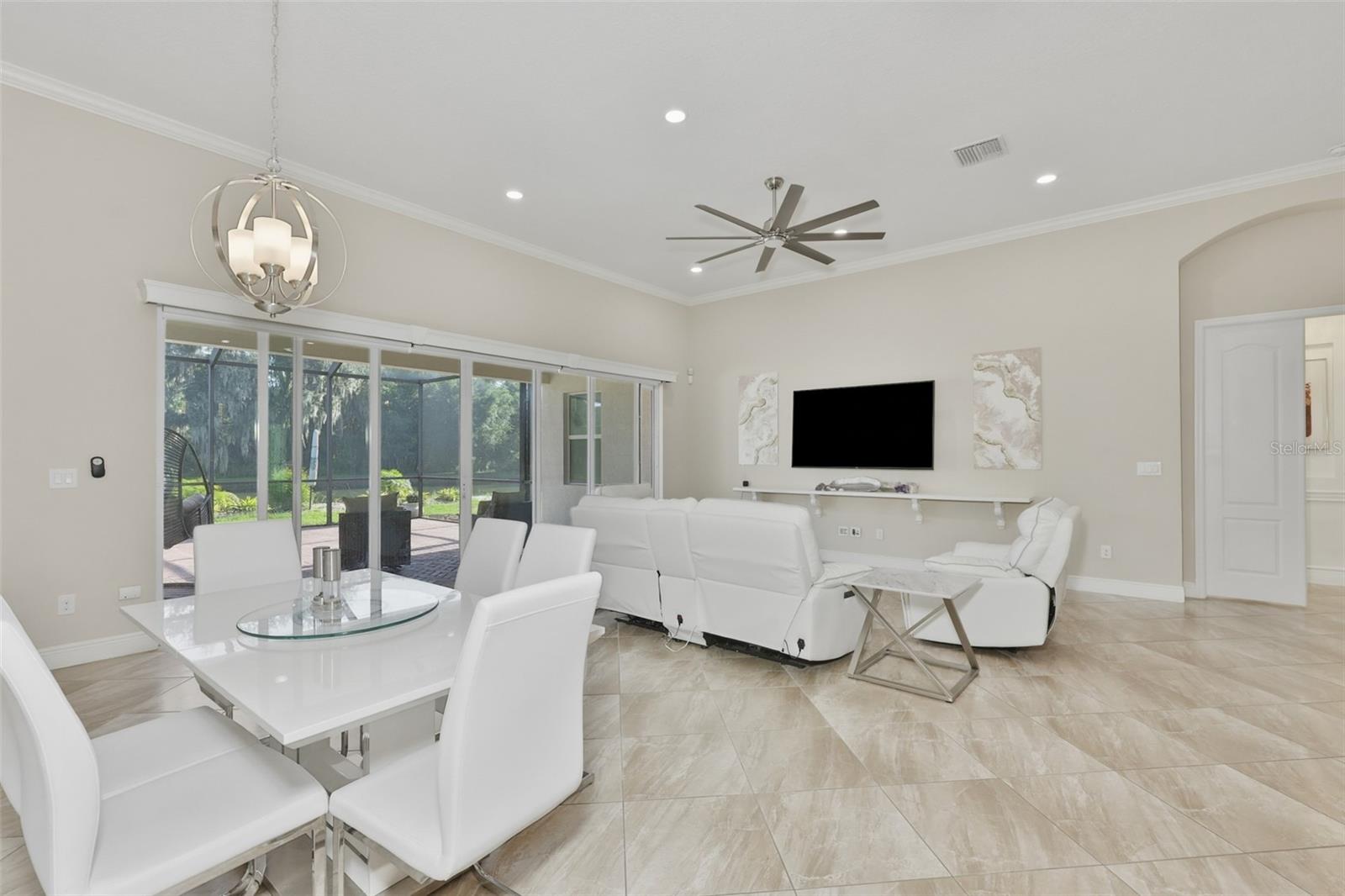 7121 Hatpin Loop Property Photo 10