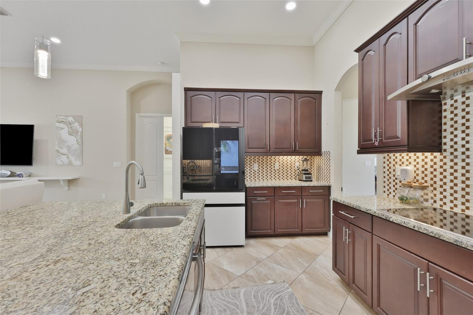 7121 Hatpin Loop Property Photo 13