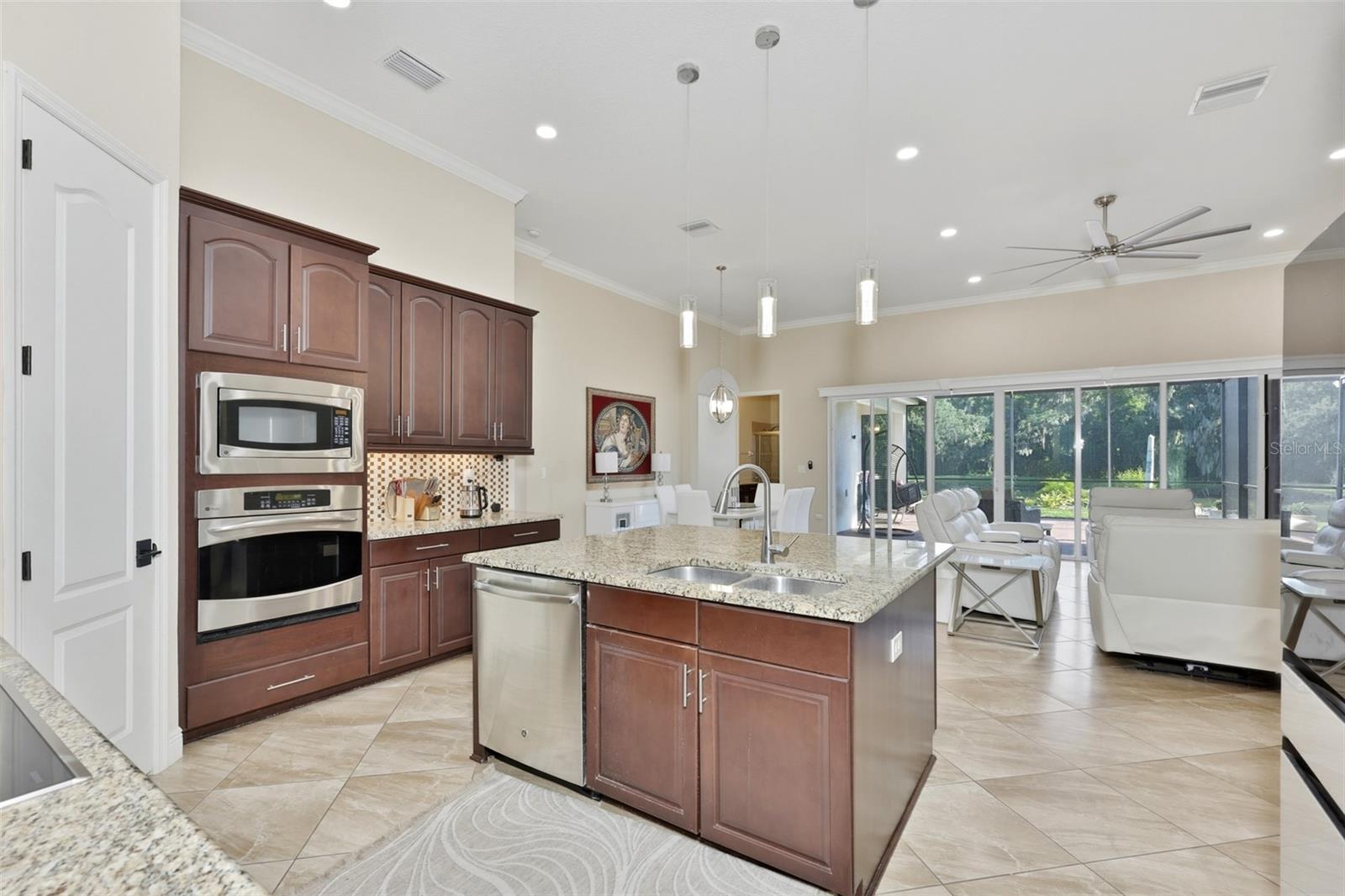 7121 Hatpin Loop Property Photo 16