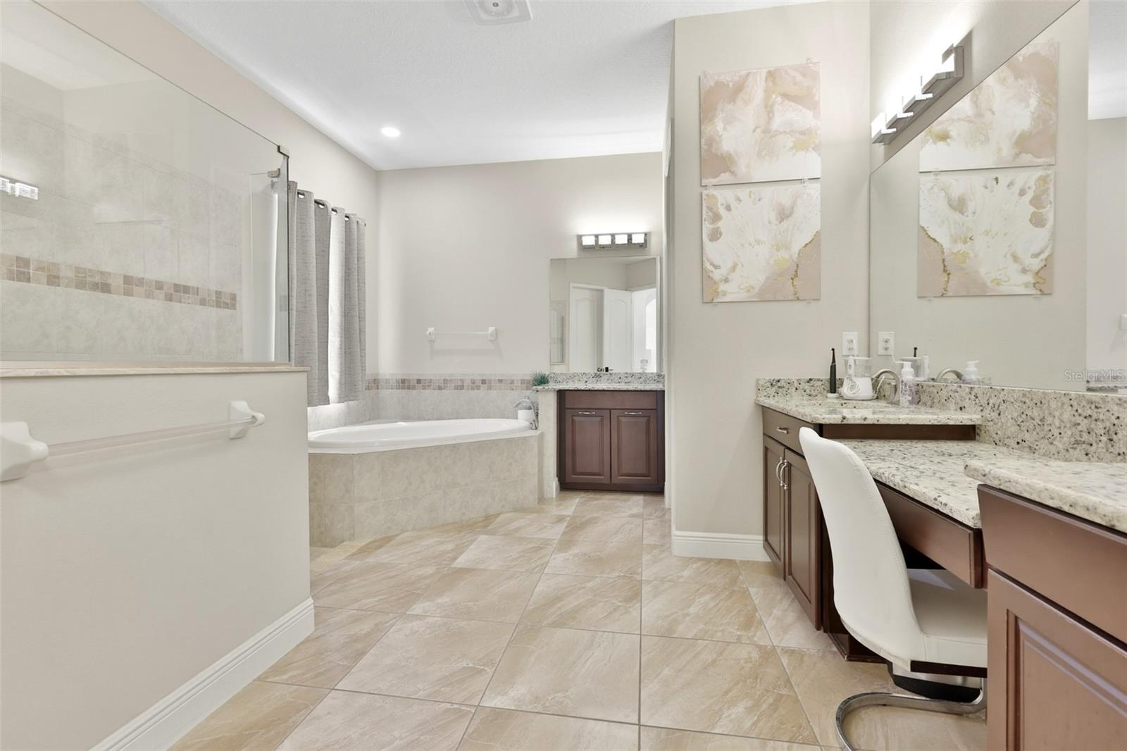 7121 Hatpin Loop Property Photo 22