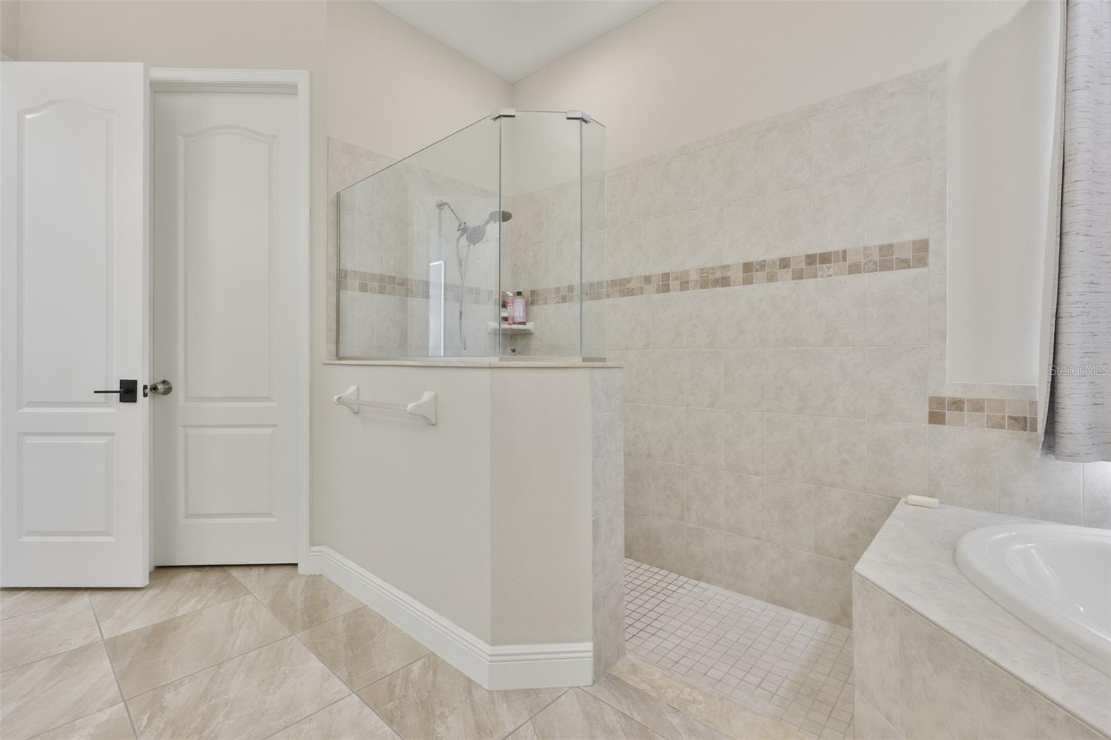 7121 Hatpin Loop Property Photo 23
