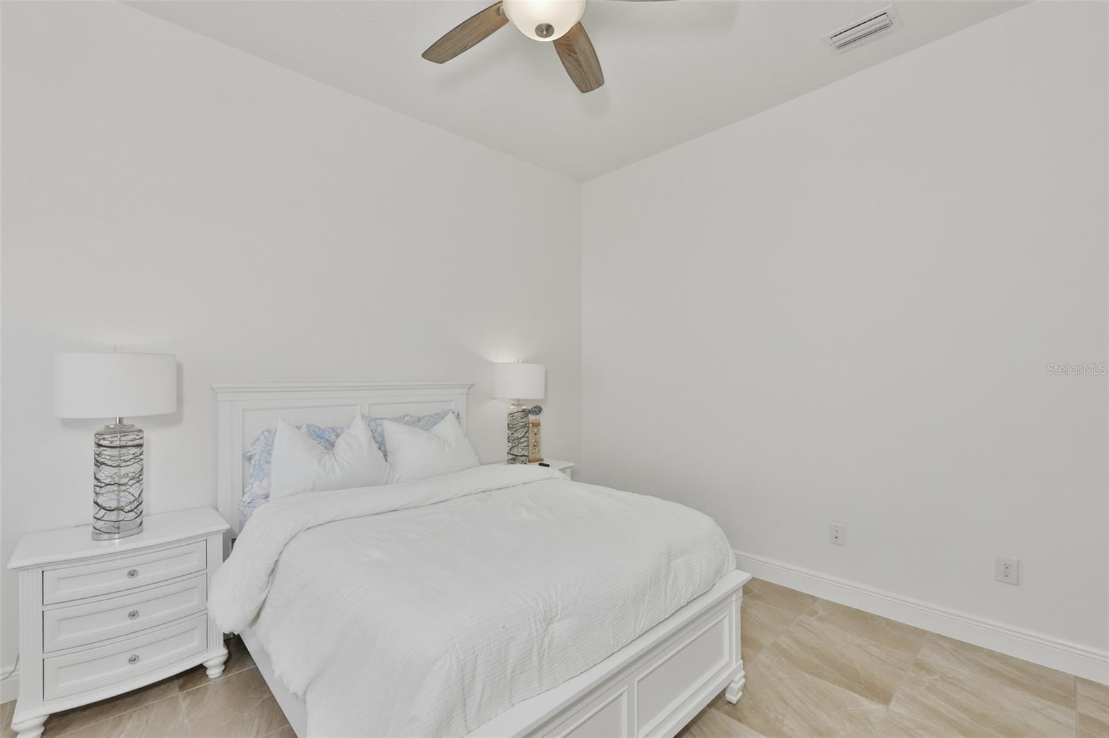 7121 Hatpin Loop Property Photo 25