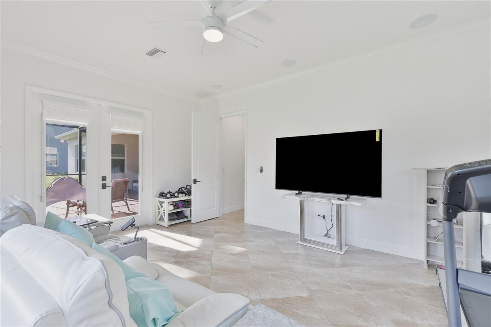7121 Hatpin Loop Property Photo 36