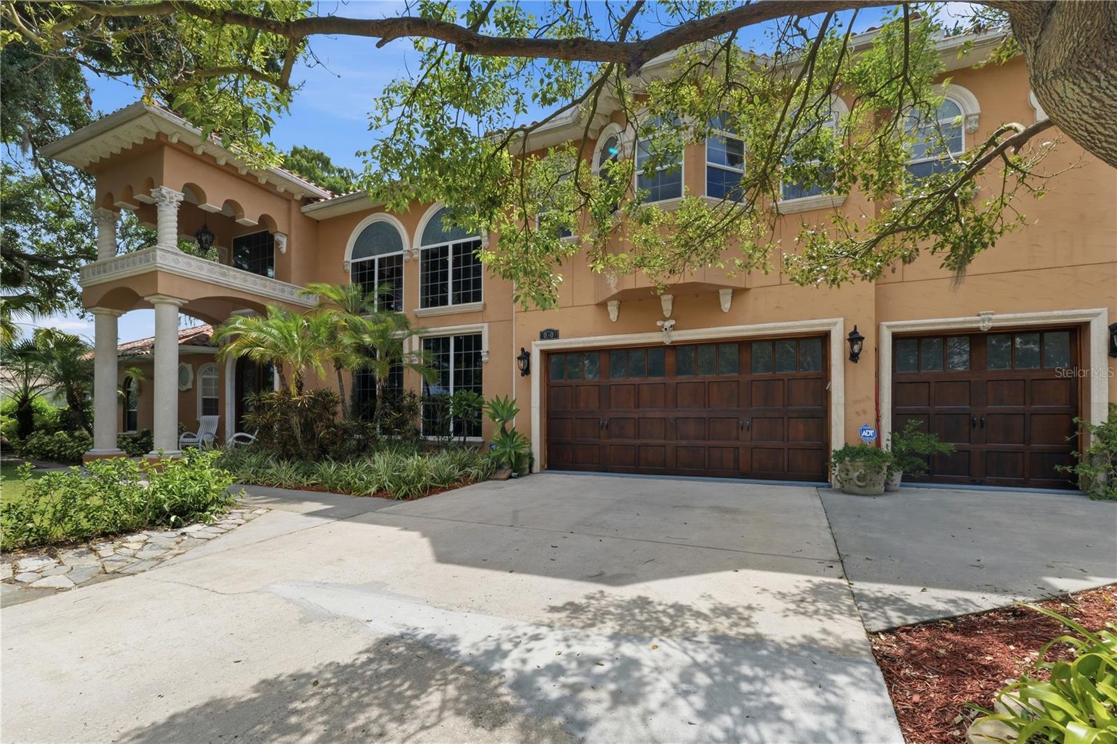 10307 Reclinata Ln Property Photo 4