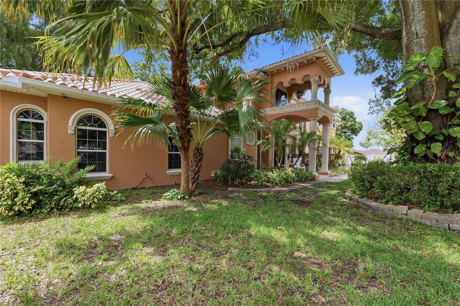 10307 Reclinata Ln Property Photo 6