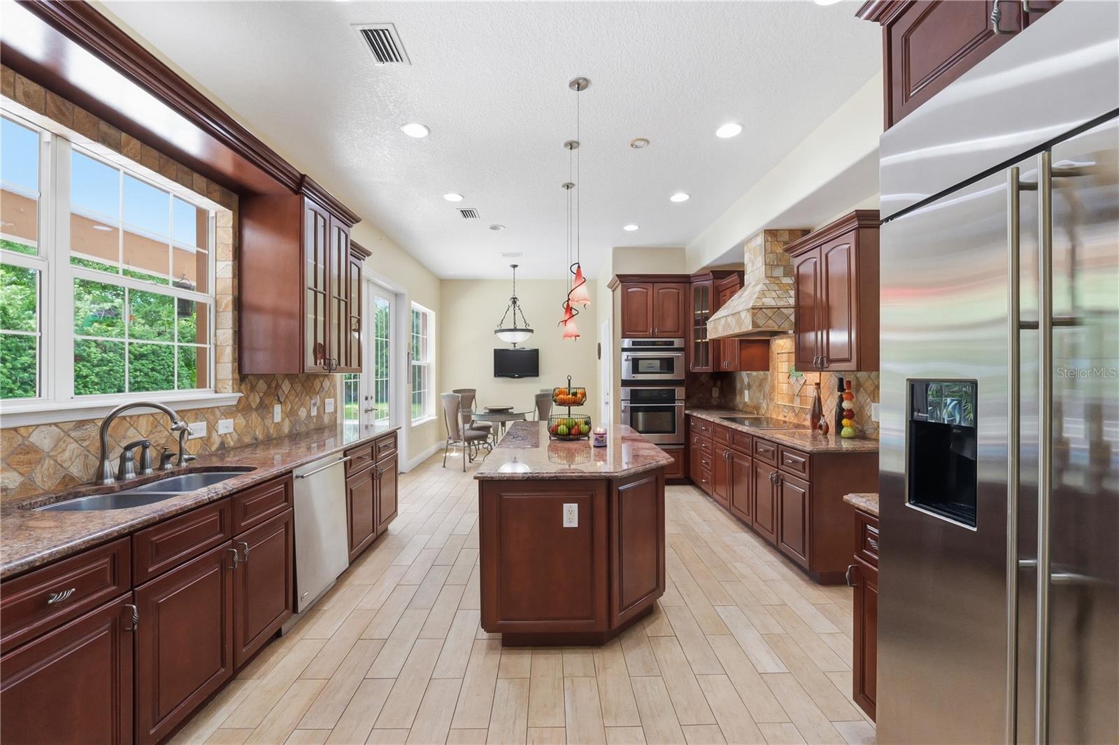 10307 Reclinata Ln Property Photo 23
