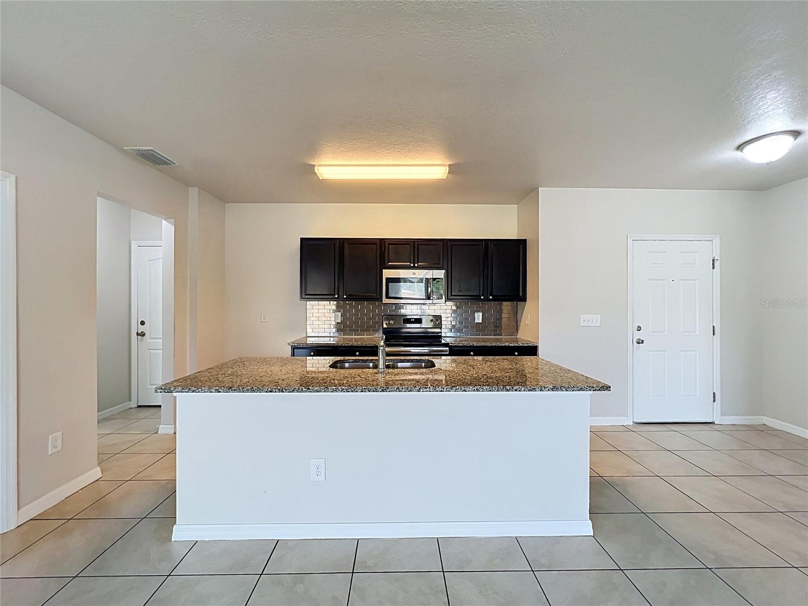 14425 Dunrobin Dr Property Photo 8