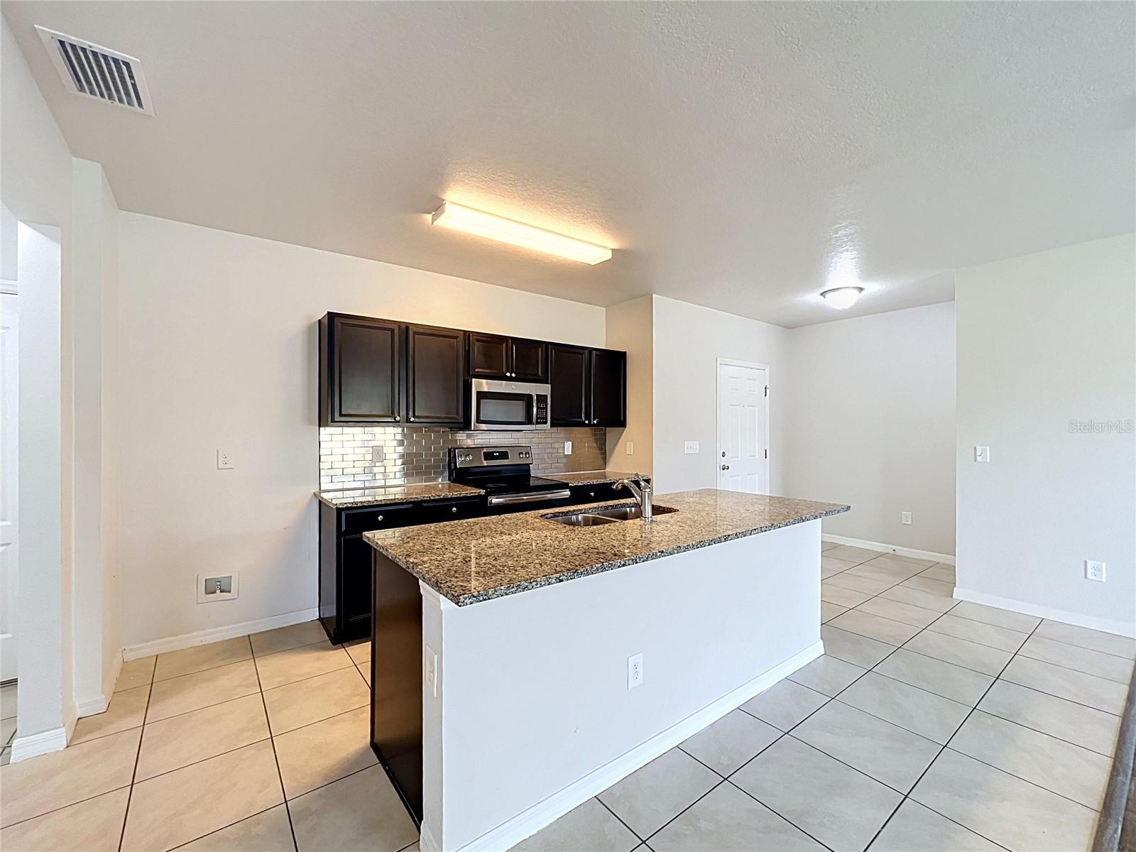 14425 Dunrobin Dr Property Photo 9