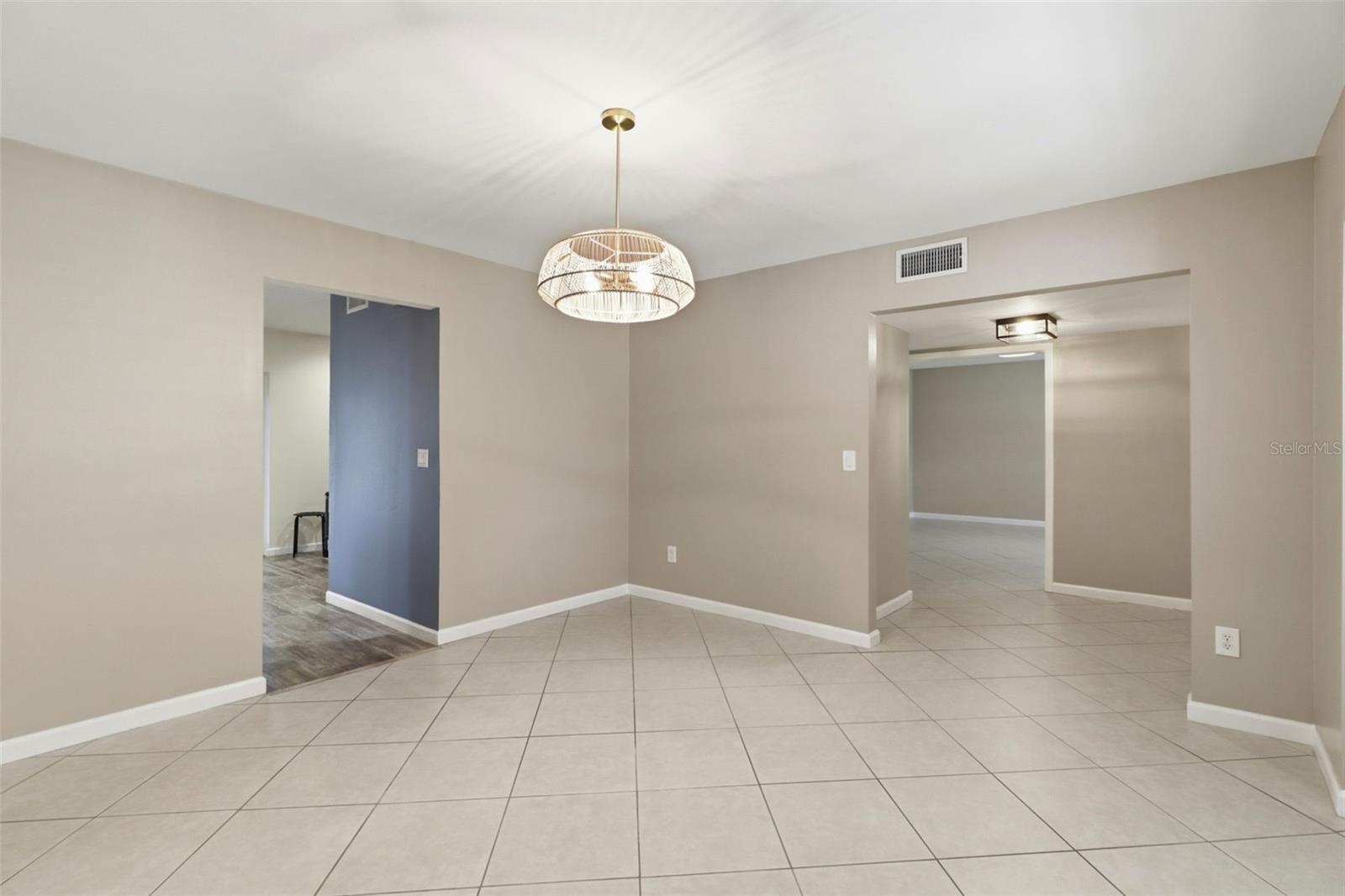 302 Bloomingfield Dr Property Photo 15