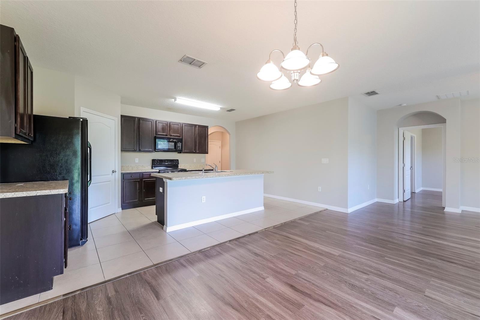 2330 Sequoia Way Property Photo 3