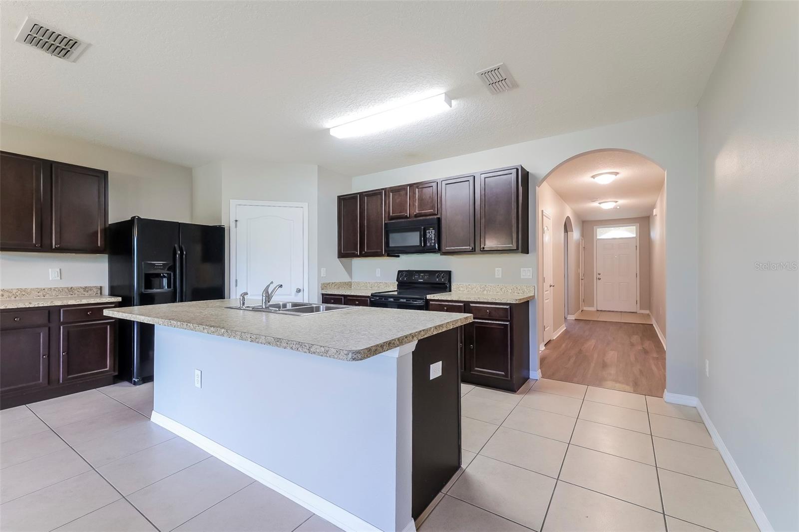 2330 Sequoia Way Property Photo 4