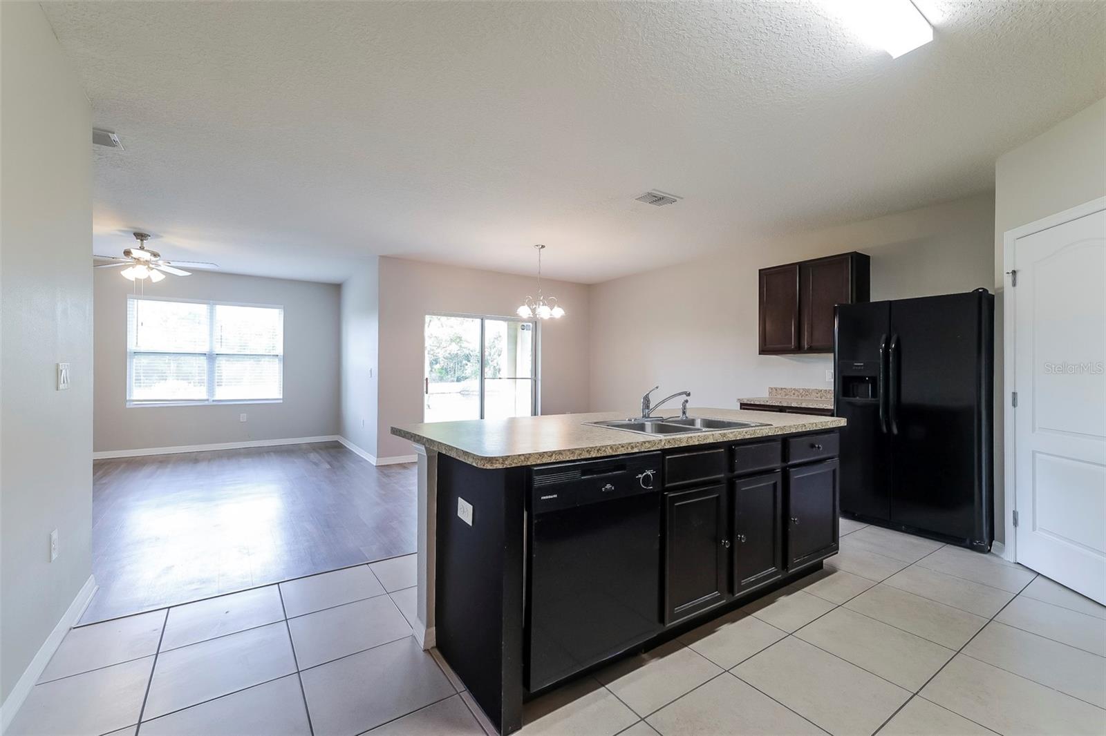 2330 Sequoia Way Property Photo 5