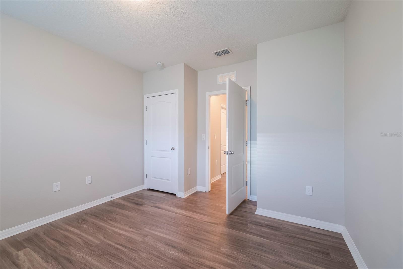 2330 Sequoia Way Property Photo 9