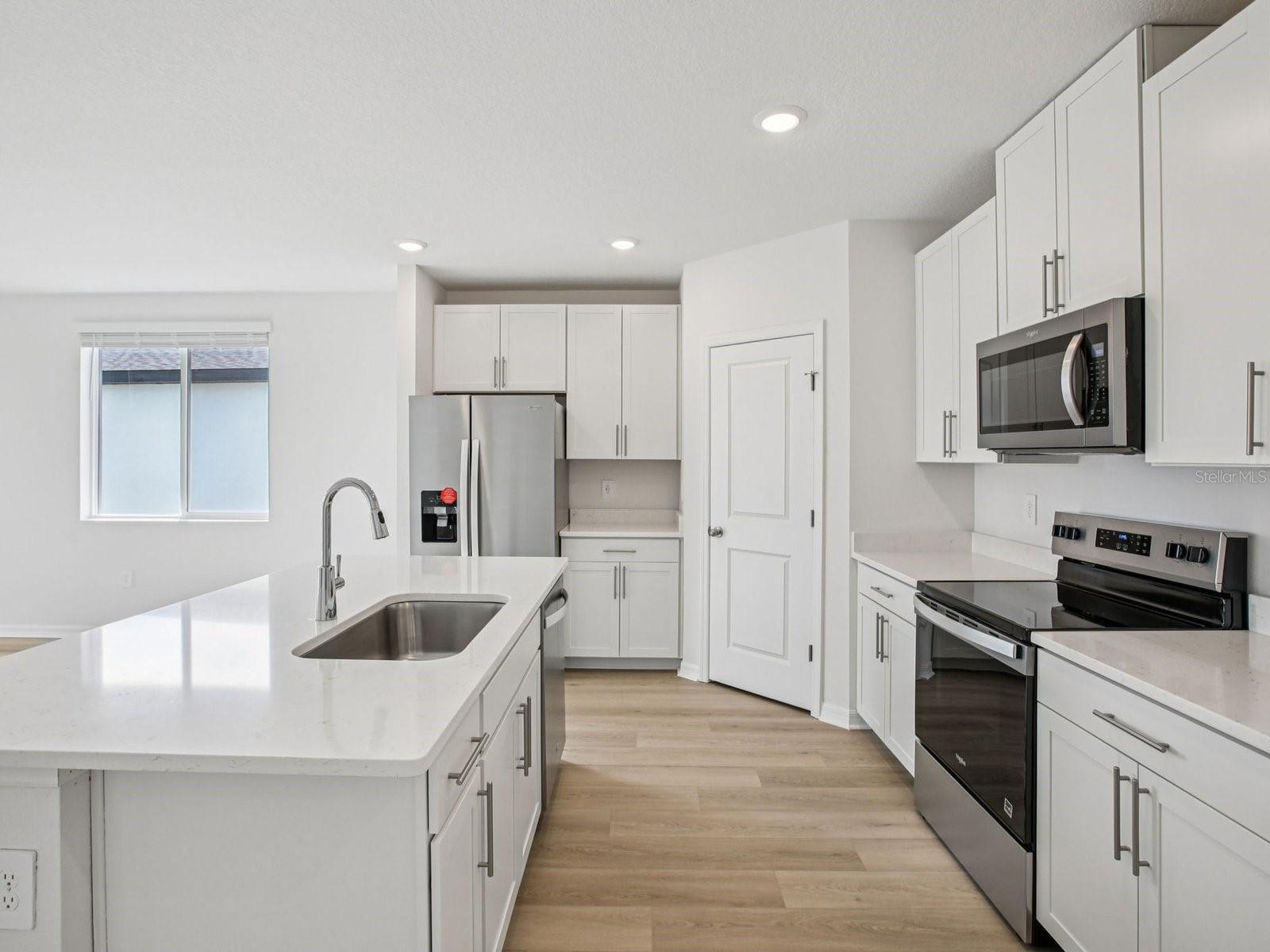 12614 Hourglass Way Property Photo 5