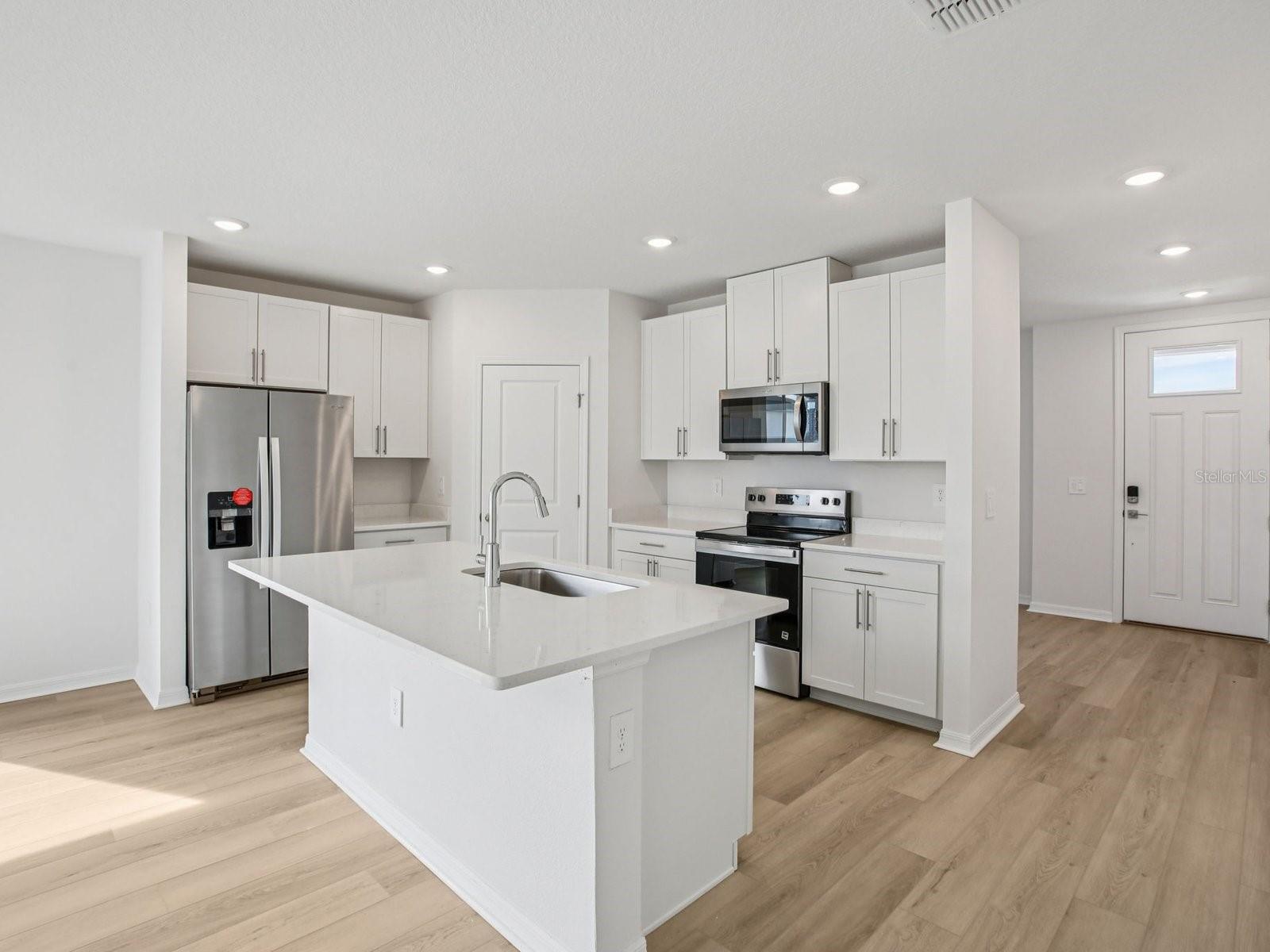 12614 Hourglass Way Property Photo 6