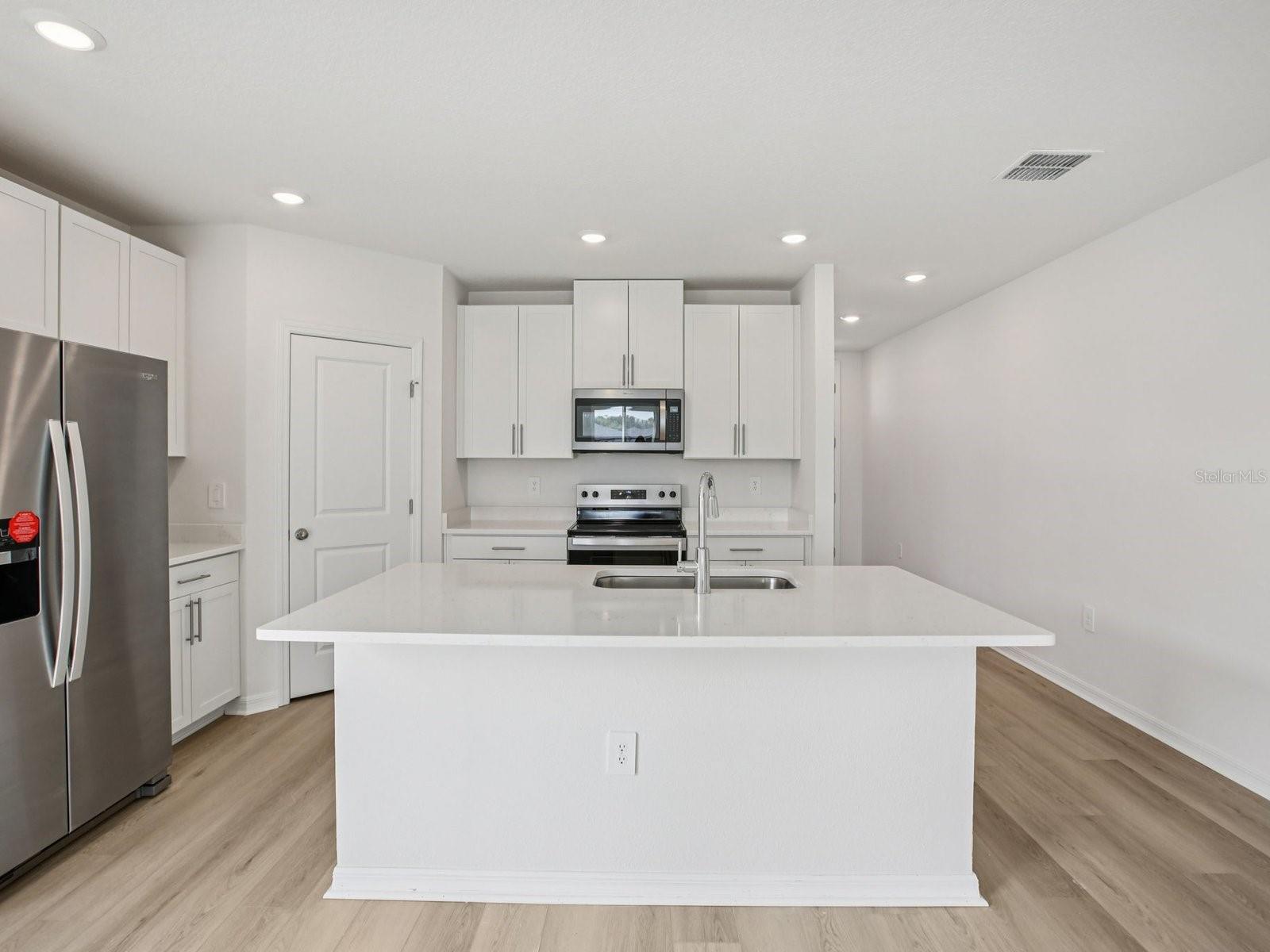 12614 Hourglass Way Property Photo 7