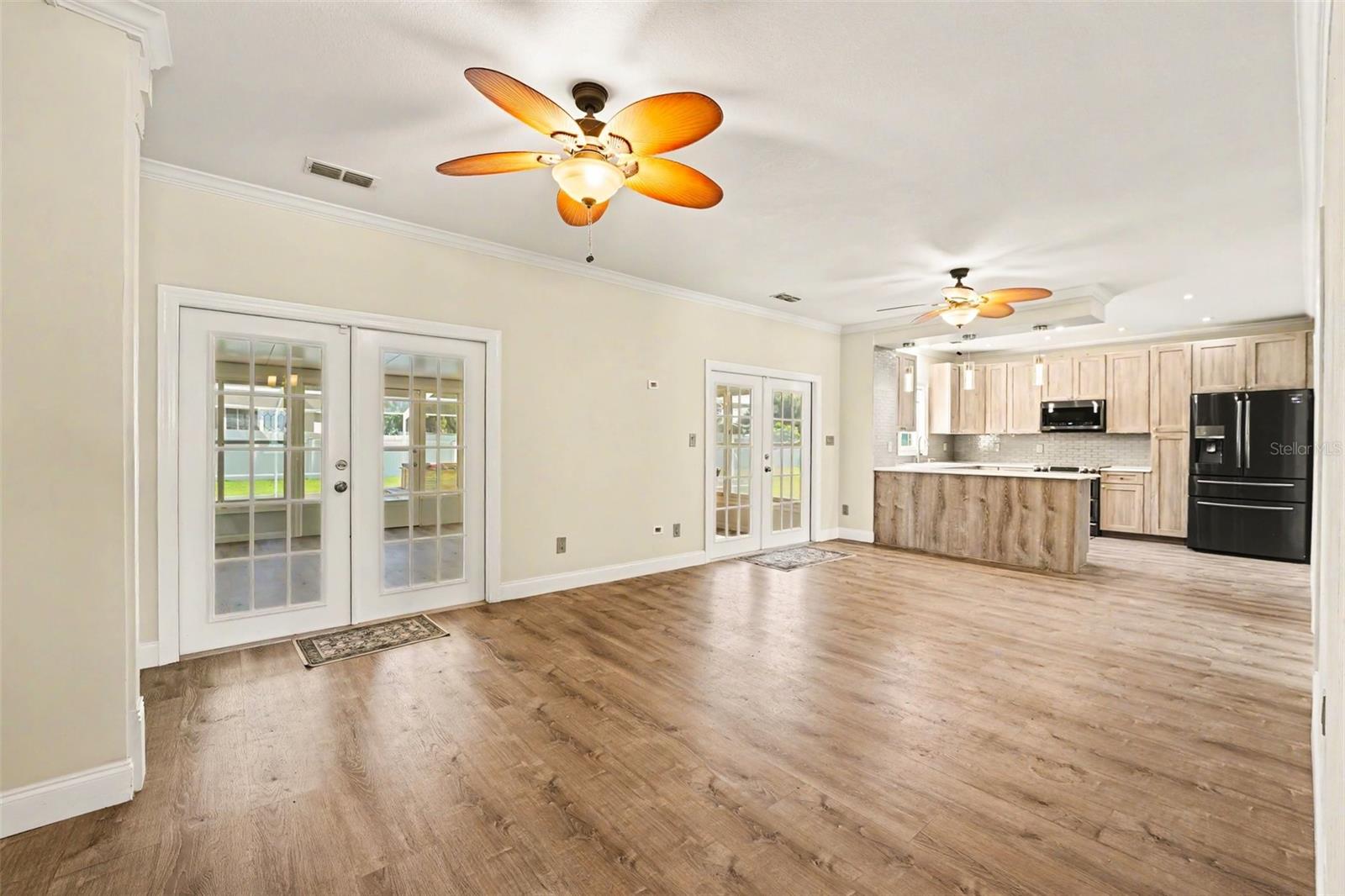 100 Sylvana Ct Property Photo 3