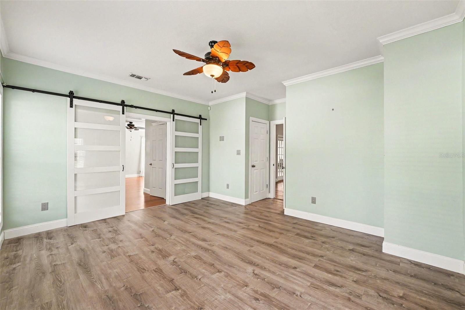 100 Sylvana Ct Property Photo 6