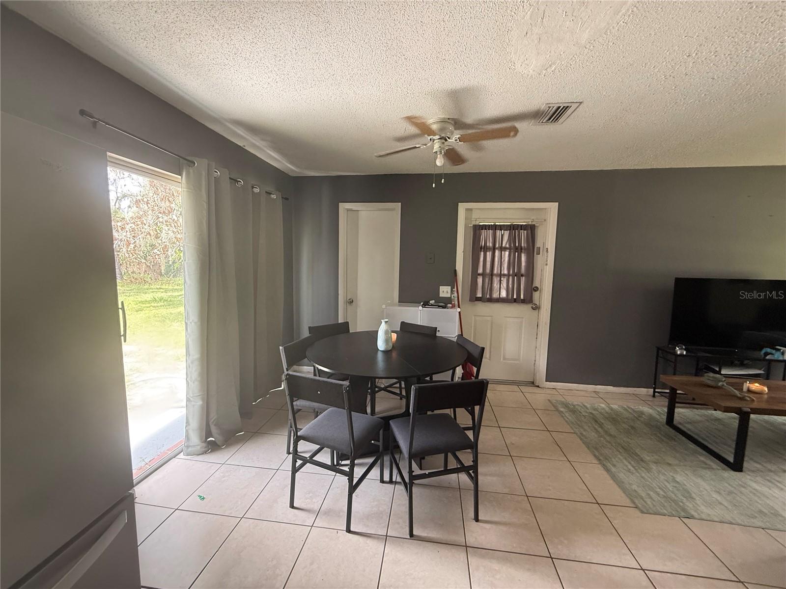11129 Roberts Ln Property Photo 4