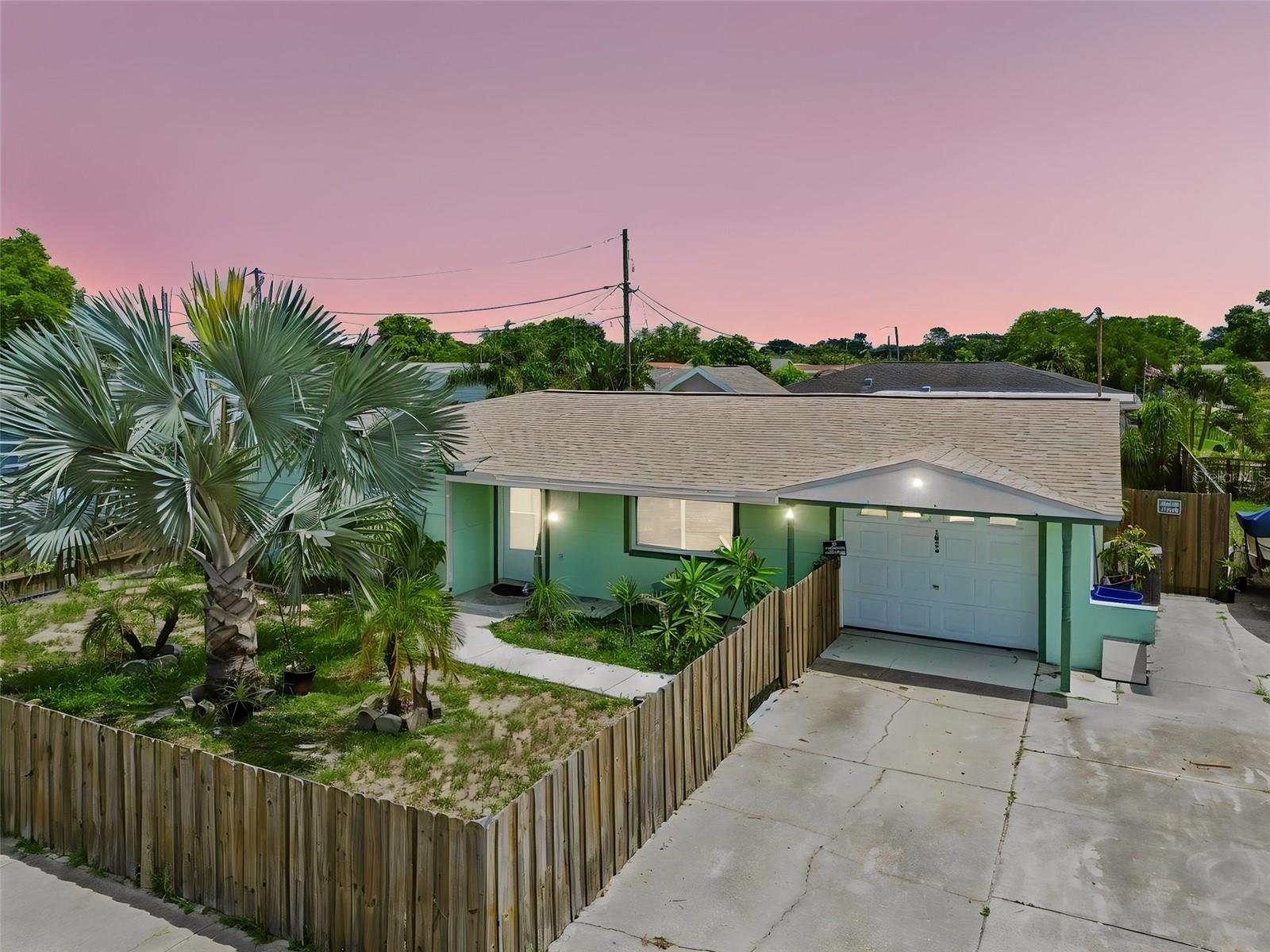 1056 Tamarac Dr Property Photo 1