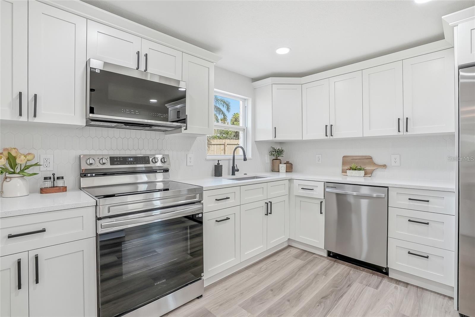 1004 Idlebriar Way Property Photo 8