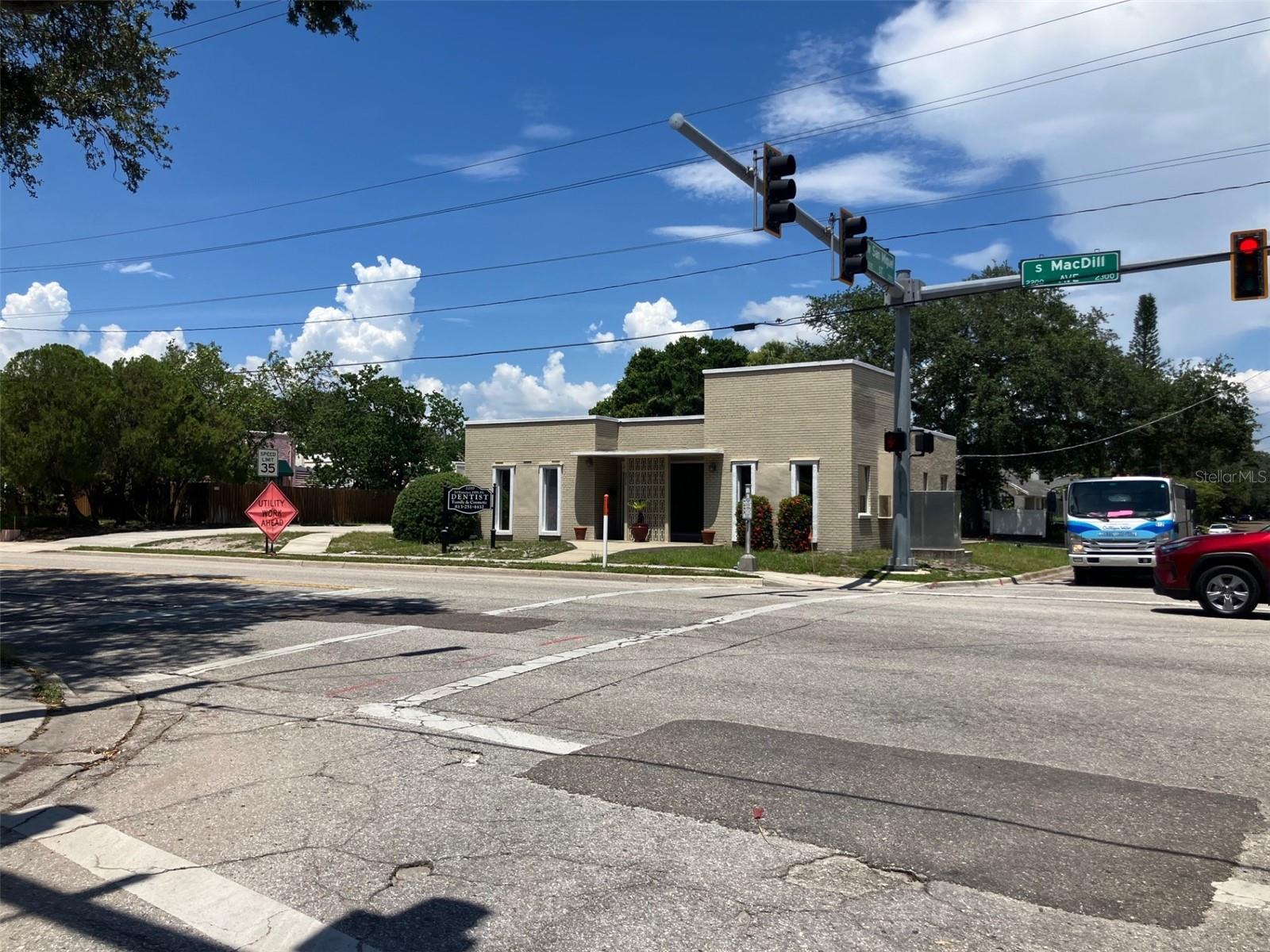 2210 S Macdill Ave Property Photo 2