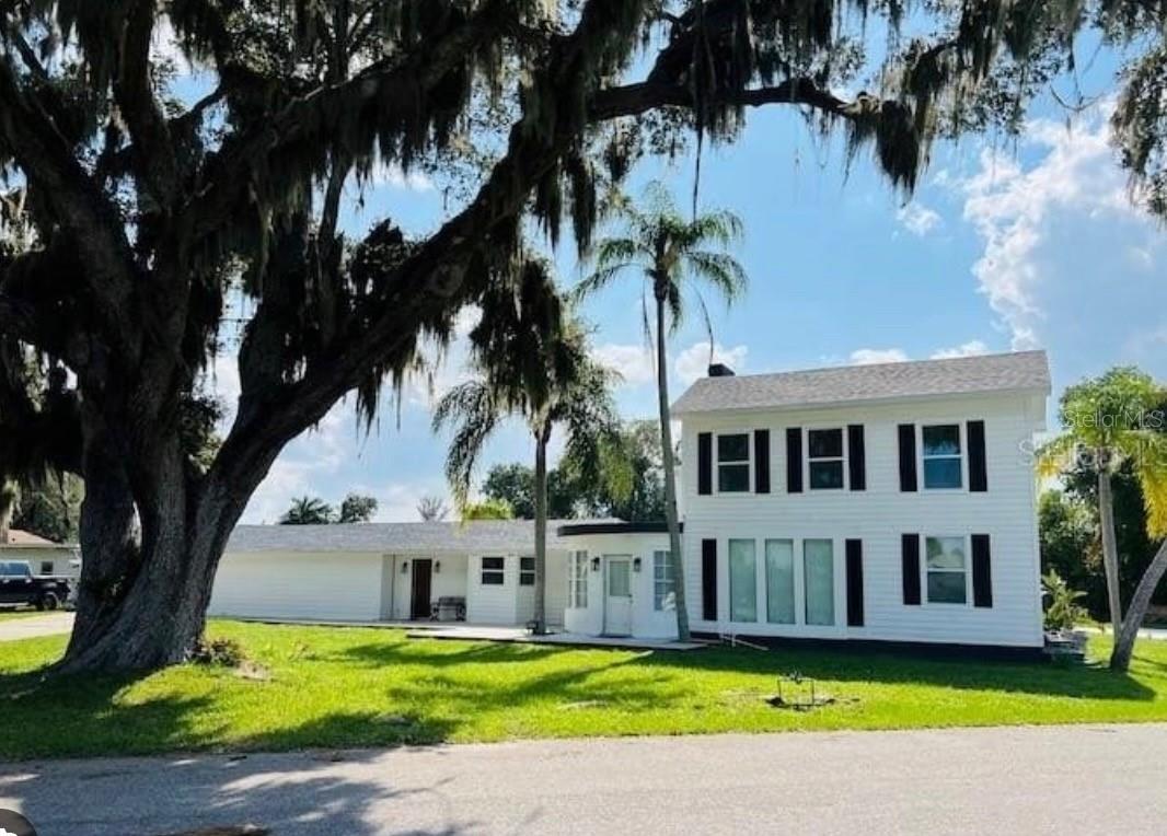 812 TROPICAL DR