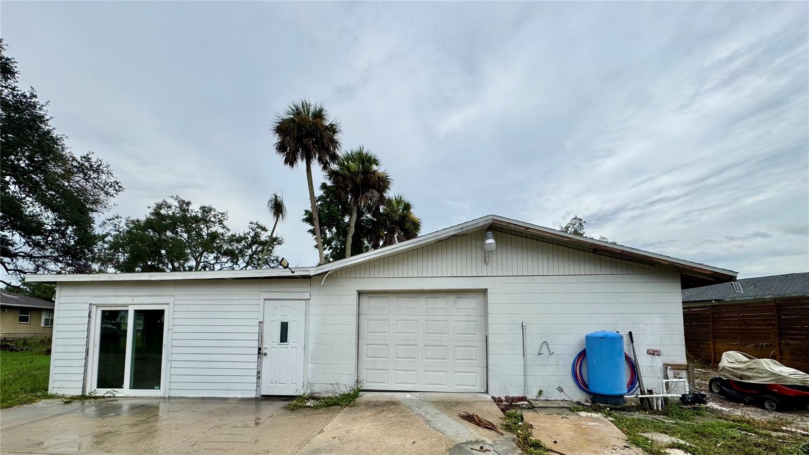 812 Tropical Dr Property Photo 5