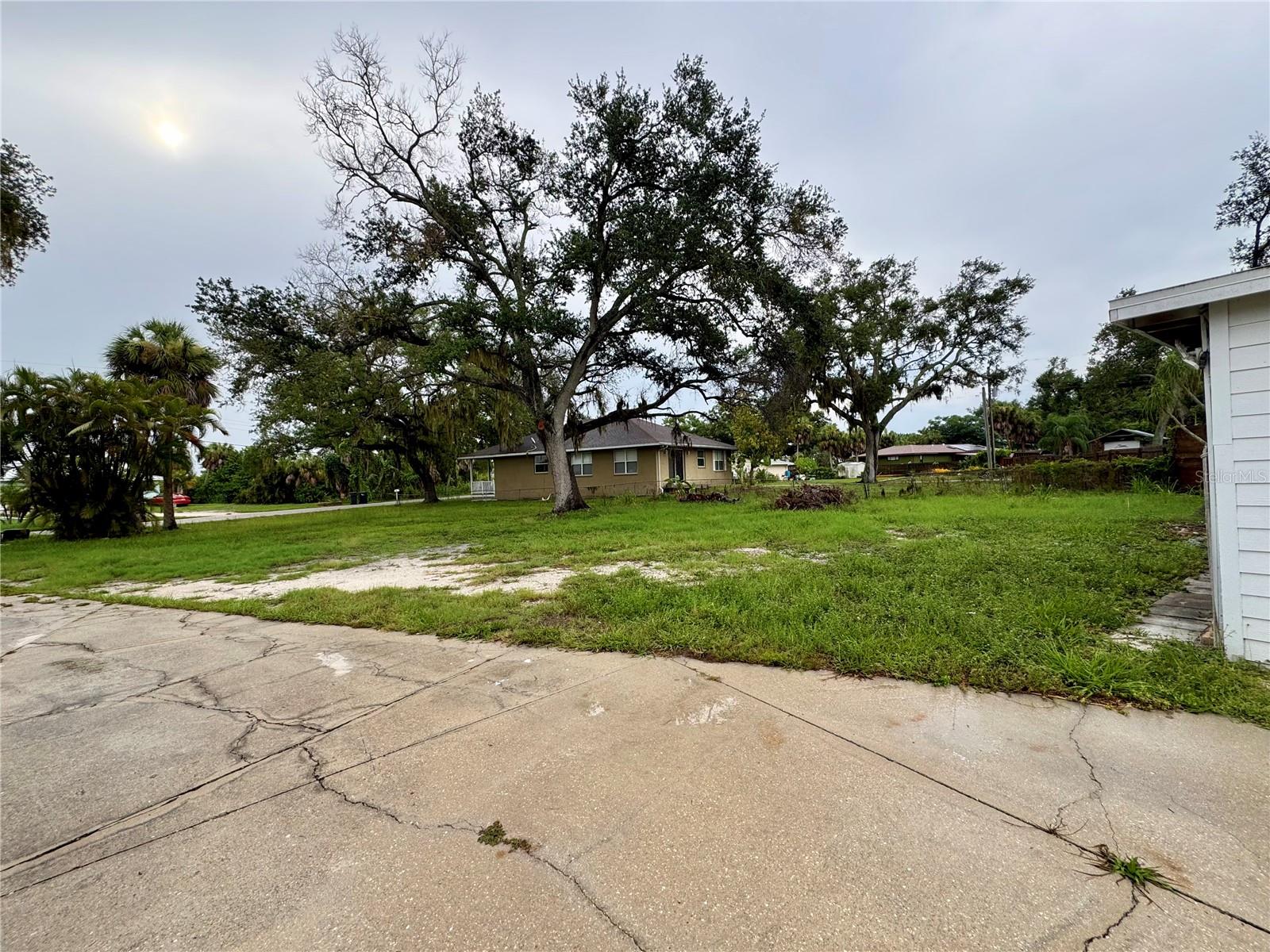 812 Tropical Dr Property Photo 6