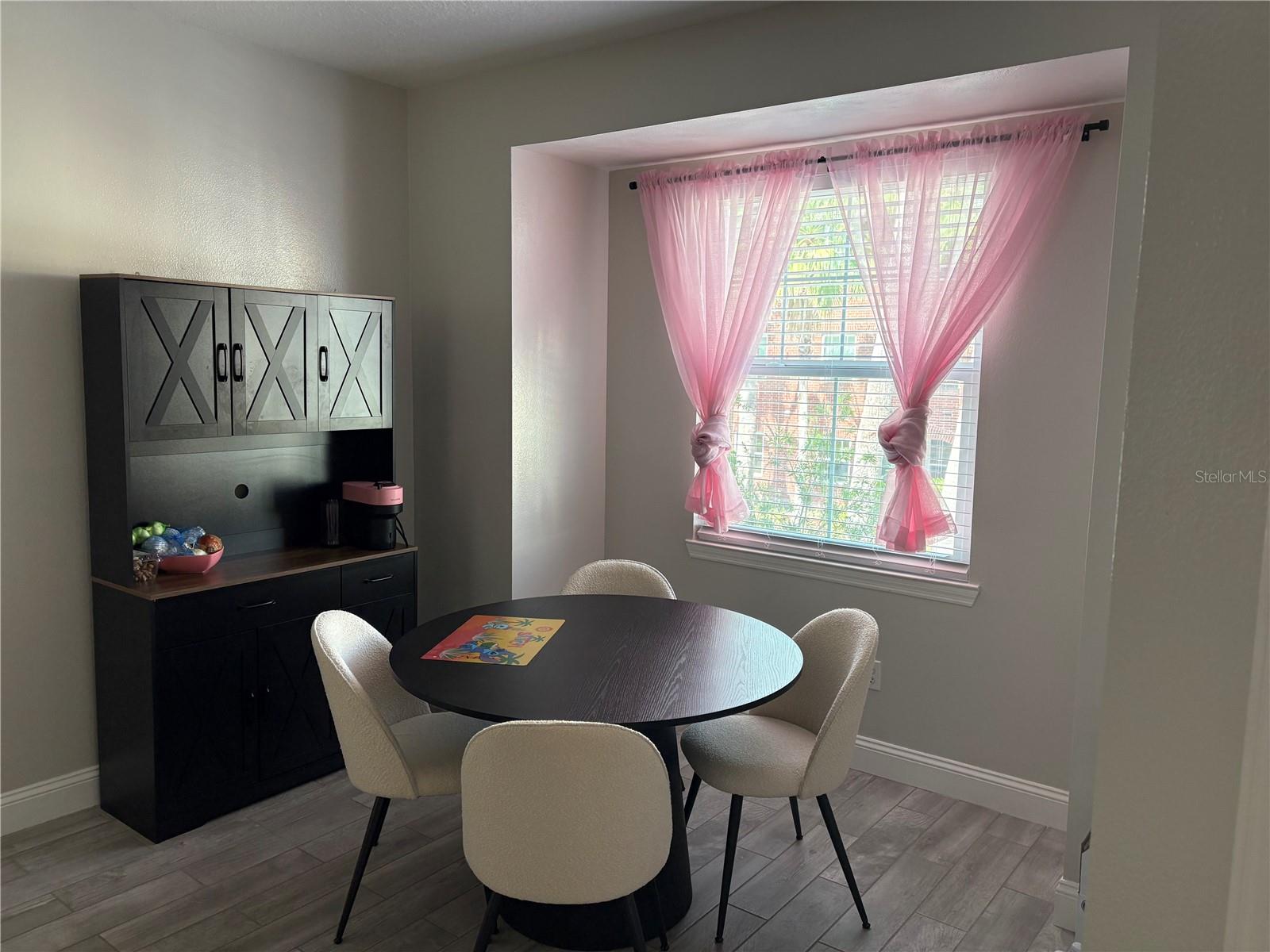 TB8527673 Property Photo 6