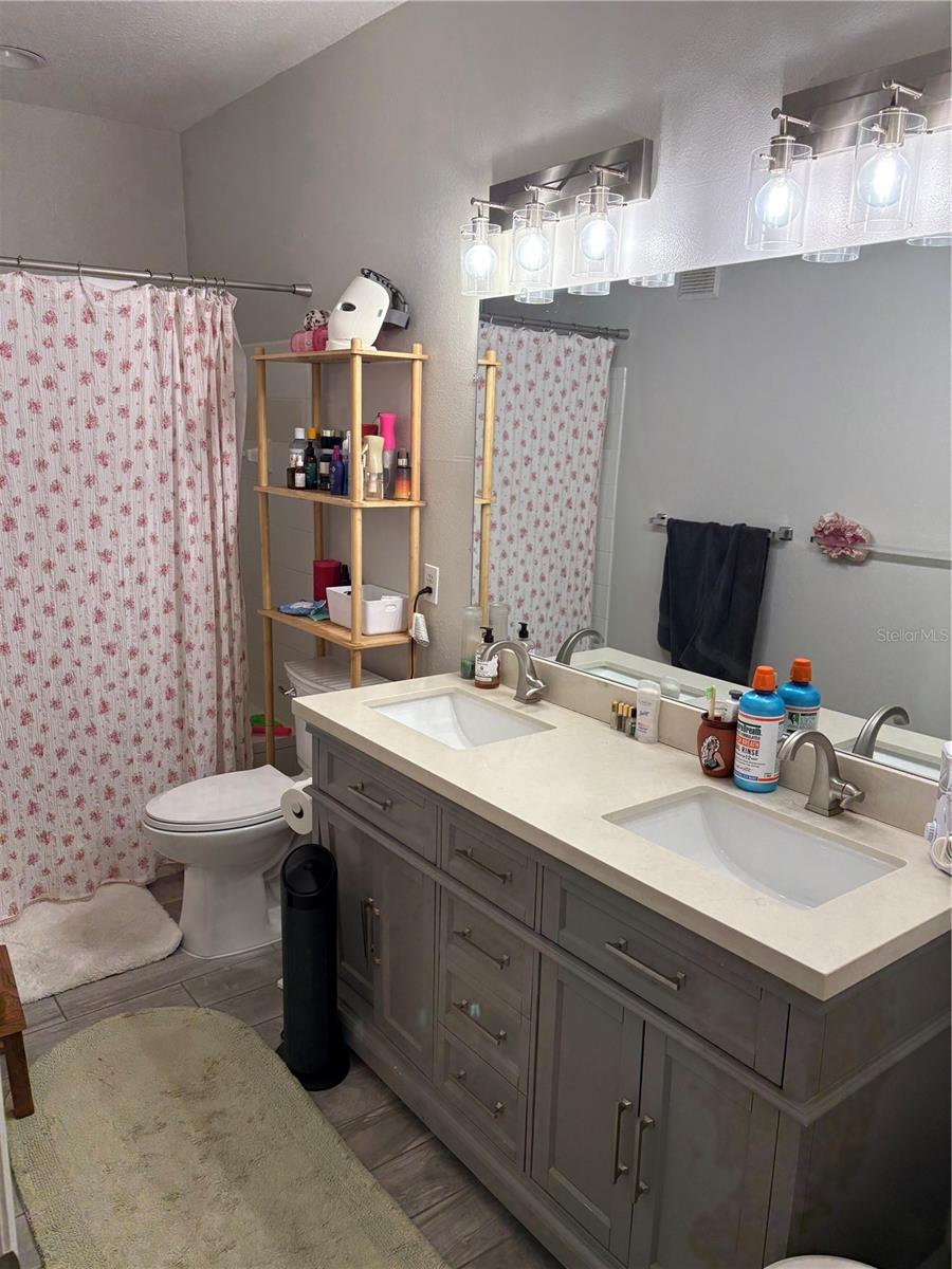 TB8527673 Property Photo 7