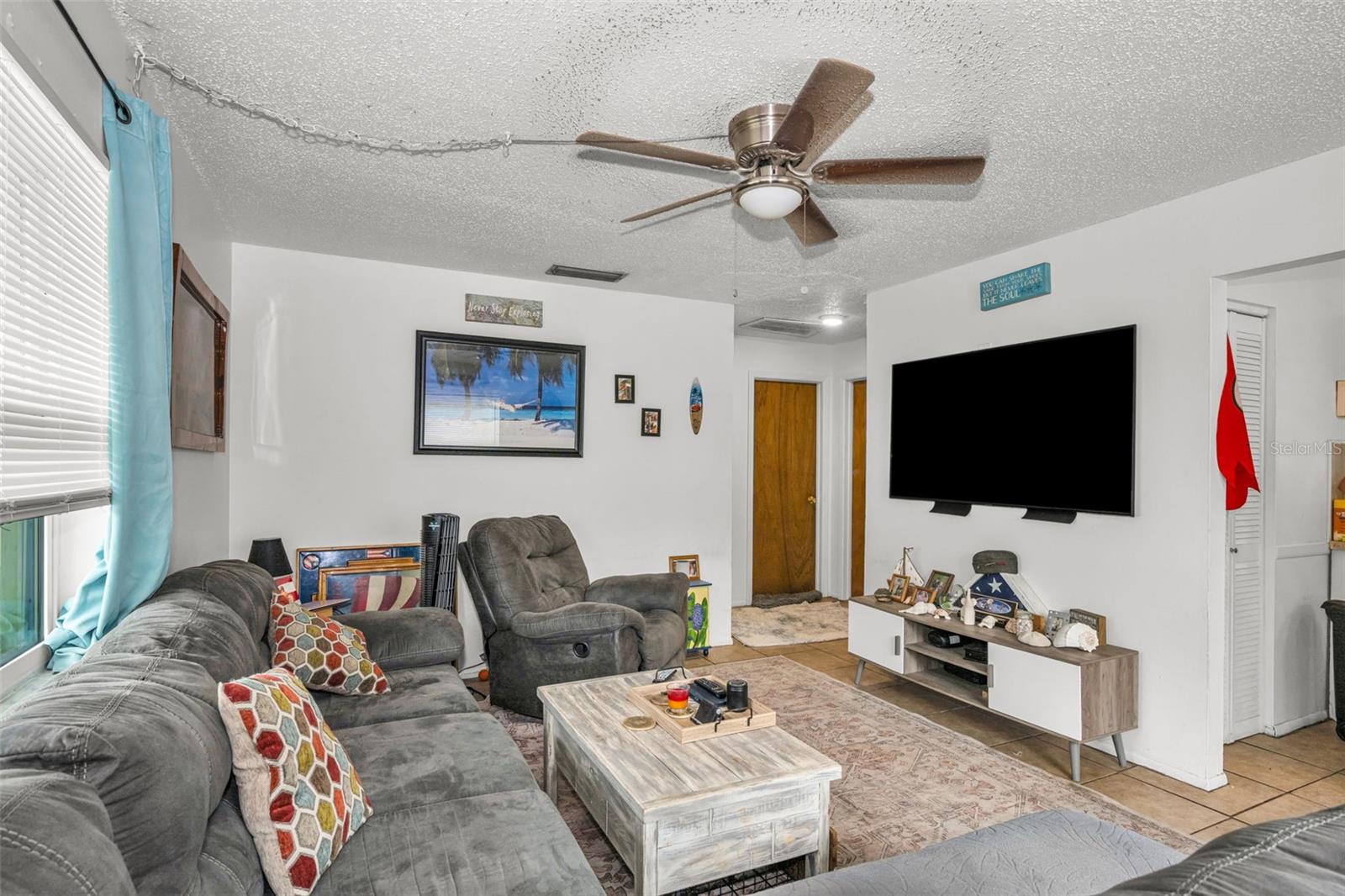 906/908 Lake Palms Dr Property Photo 3