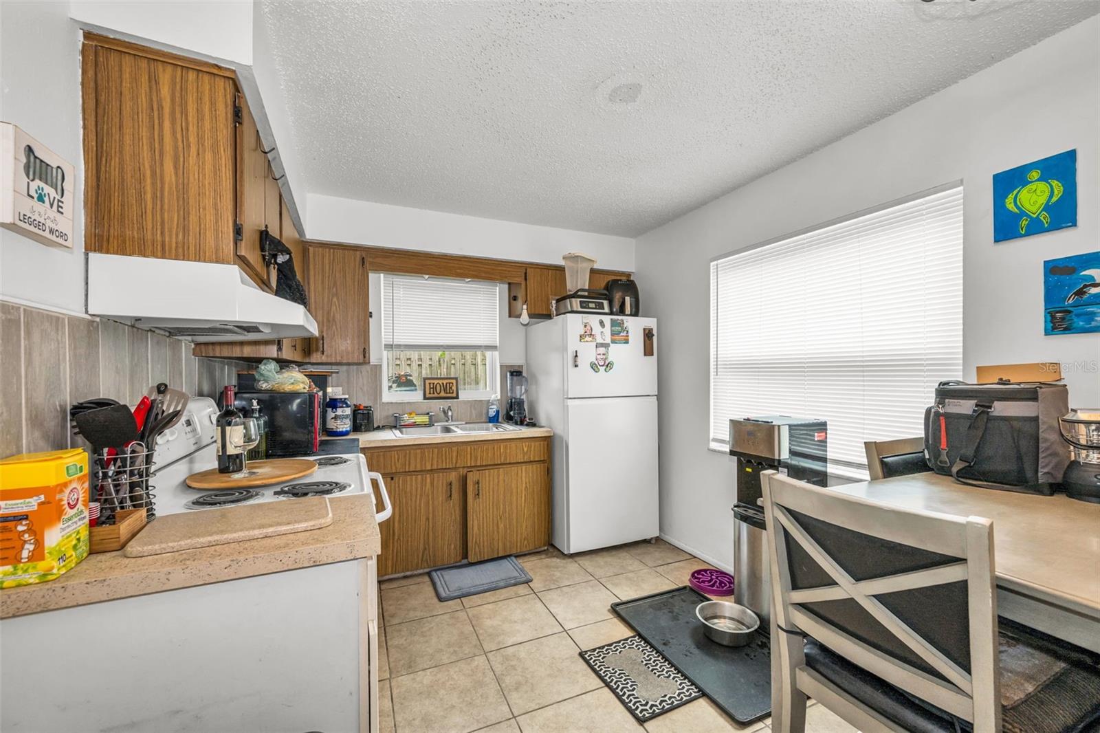 906/908 Lake Palms Dr Property Photo 4