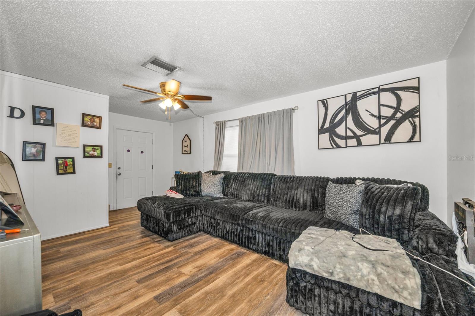 906/908 Lake Palms Dr Property Photo 8