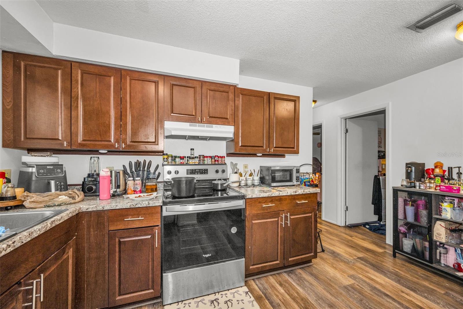 906/908 Lake Palms Dr Property Photo 25