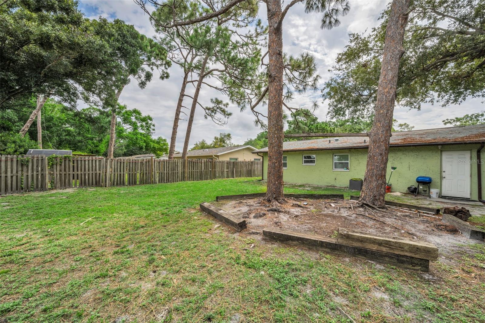 906/908 Lake Palms Dr Property Photo 32