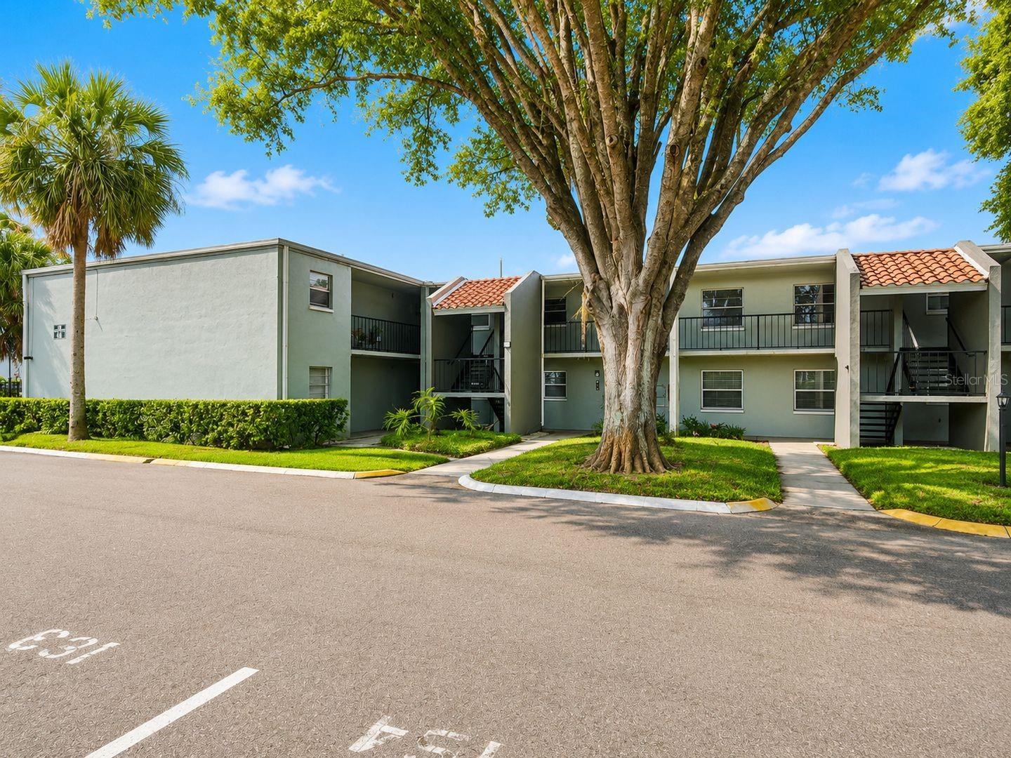 2812 SOMERSET PARK DR #105